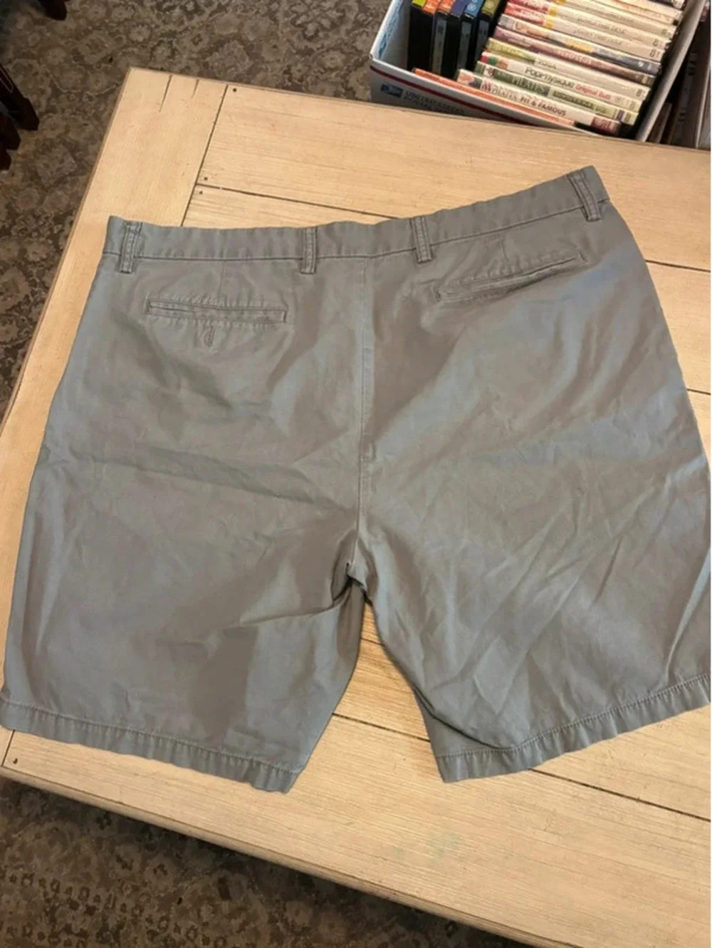 Old Navy Slim Fit Gray Shorts Size 40 - Classic Comfort with a Slim Twist